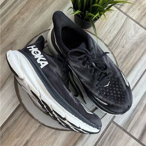 HOKA‎ ONE ONE Clifton 8 Black White Women's Running Shoes Size 10B Lightweight